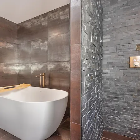 Villa Luxurious And Modern Family