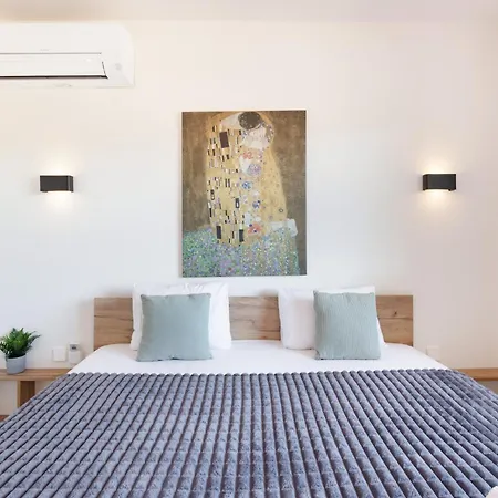 Luxurious And Modern Family Вилла