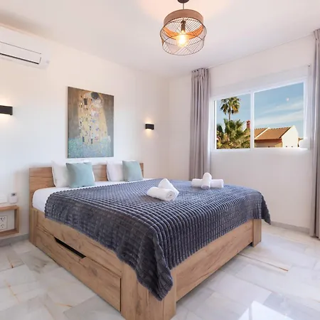 Luxurious And Modern Family Villa